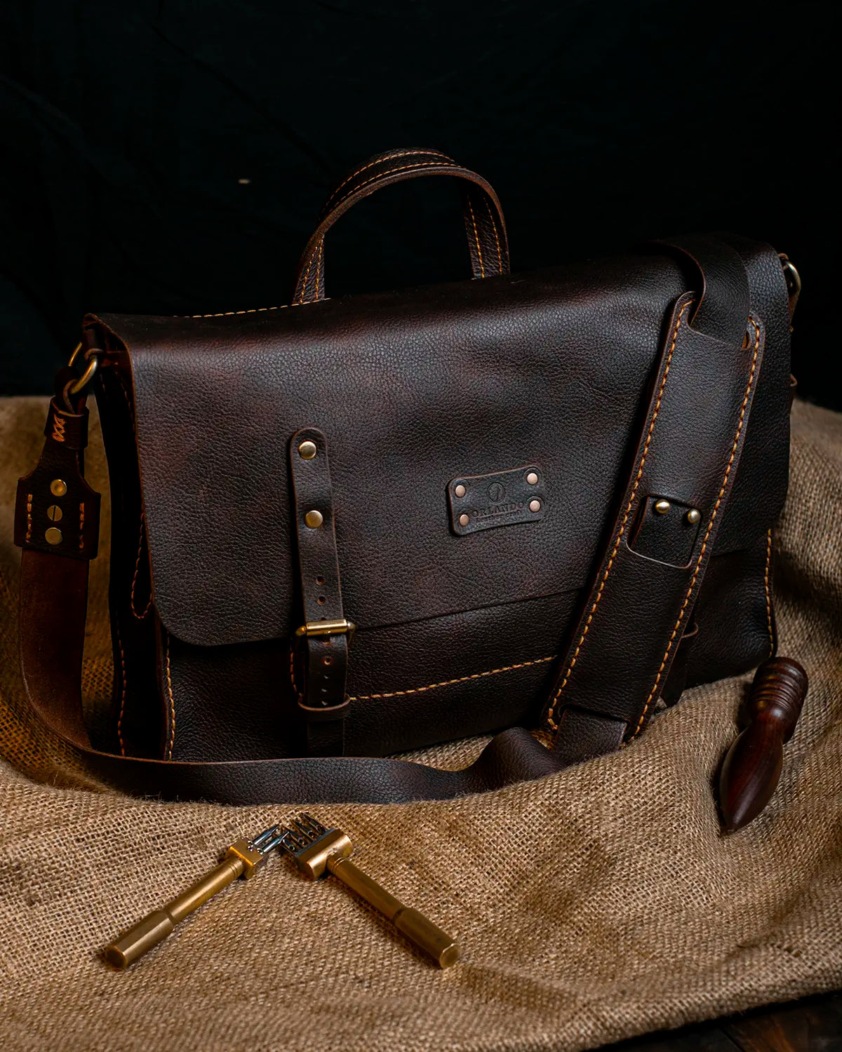 Messenger Bag de cuero full grain hecha a mano en Lima